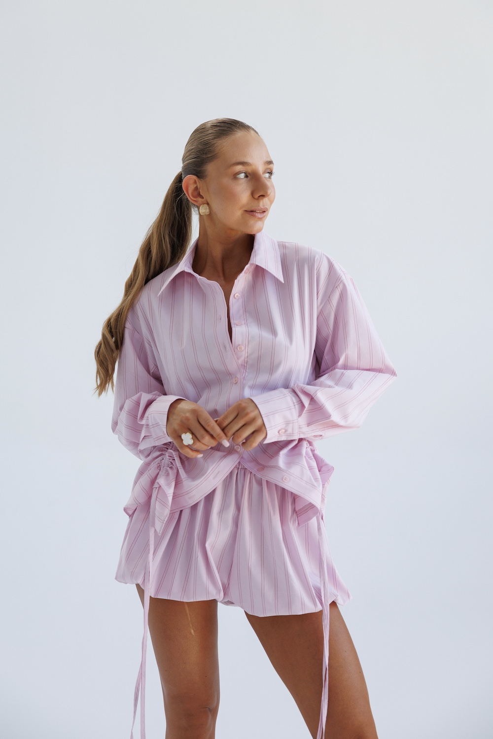 Top Calma pink stripes stylizacja