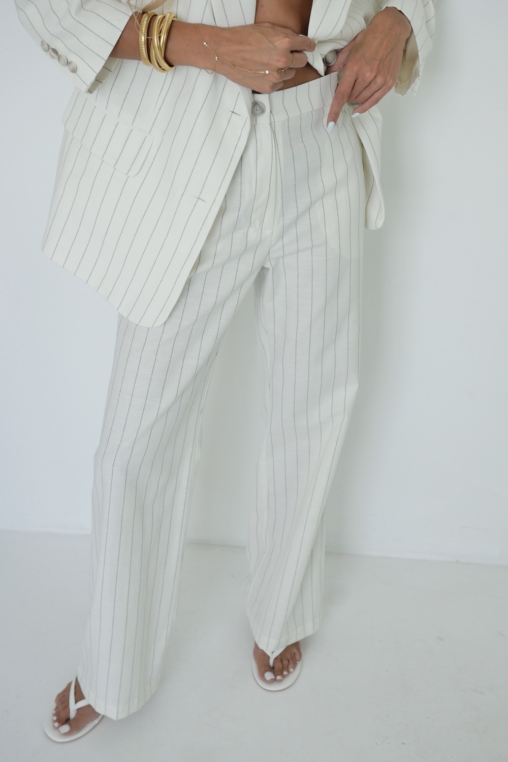 Spodnie Silo off white stripes - stylizacja w bieli