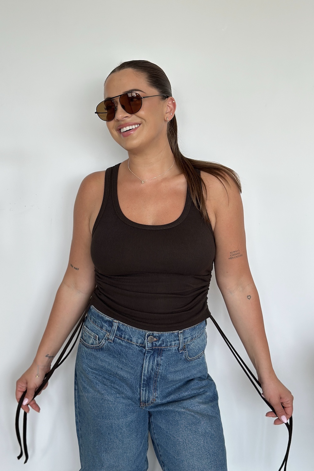 Tank top Celeste brown - stylizacja
