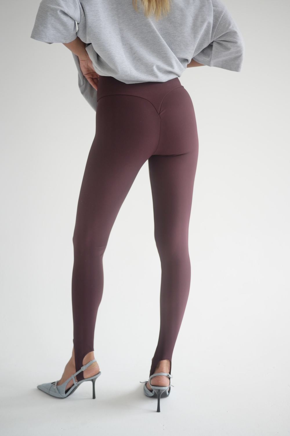 Legginsy Move bordo - stylizacja