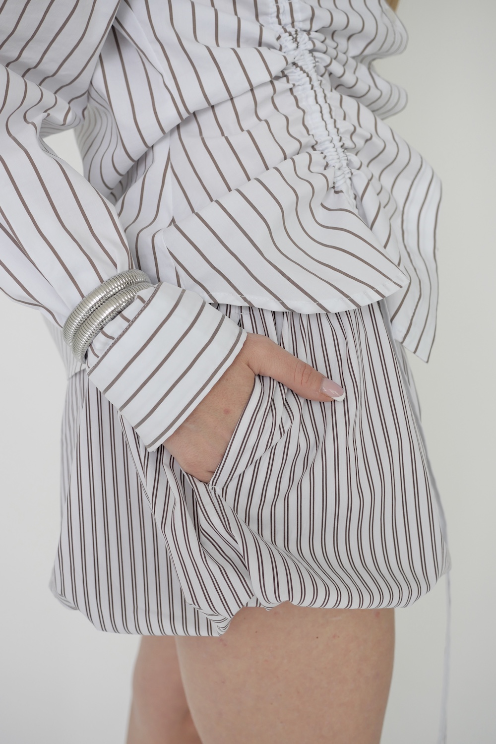 Szorty Bloom stripes white brown - stylizacja damska